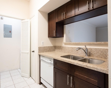 6500 Harbor Town Drive - Photo Thumbnail 9