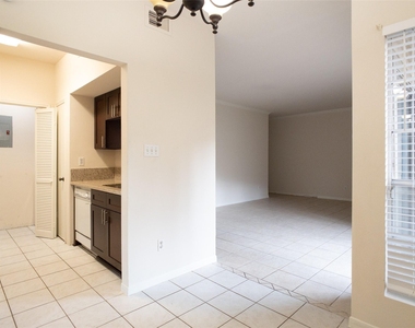 6500 Harbor Town Drive - Photo Thumbnail 7