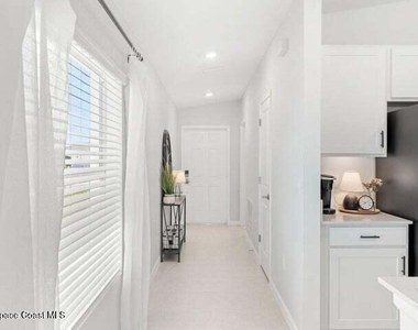 661 Papillon Street Sw - Photo Thumbnail 2