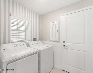 661 Papillon Street Sw - Photo Thumbnail 13