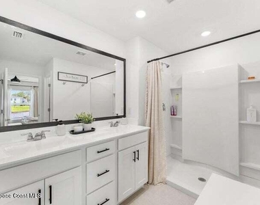 661 Papillon Street Sw - Photo Thumbnail 10
