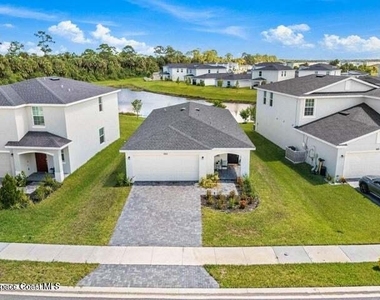 661 Papillon Street Sw - Photo Thumbnail 1
