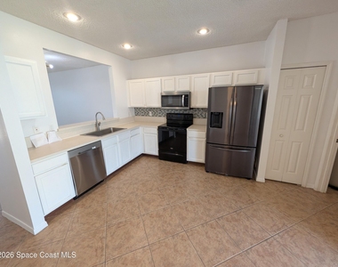 290 Marion Place - Photo Thumbnail 4