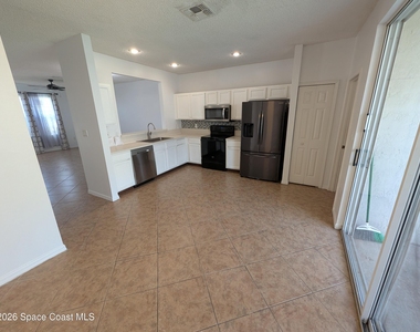 290 Marion Place - Photo Thumbnail 8