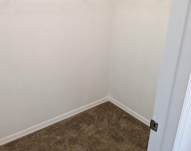 290 Marion Place - Photo Thumbnail 17