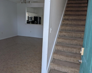 290 Marion Place - Photo Thumbnail 10