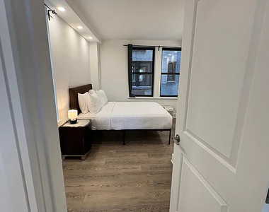 West 81st Street - Photo Thumbnail 7