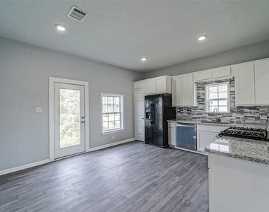 2119 67th St Street - Photo Thumbnail 5