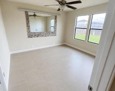 1518 Perennial Lane - Photo Thumbnail 10