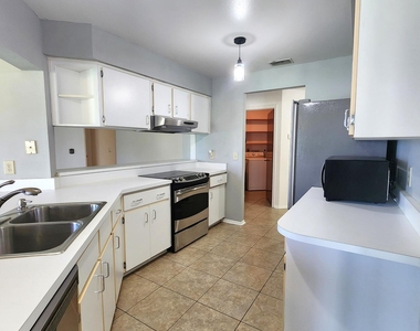 1244 Lakeview Drive - Photo Thumbnail 6