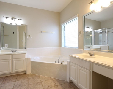 3327 Summerwood Lane - Photo Thumbnail 18