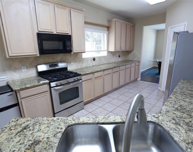 3327 Summerwood Lane - Photo Thumbnail 7