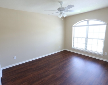 3327 Summerwood Lane - Photo Thumbnail 17