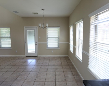 3327 Summerwood Lane - Photo Thumbnail 8
