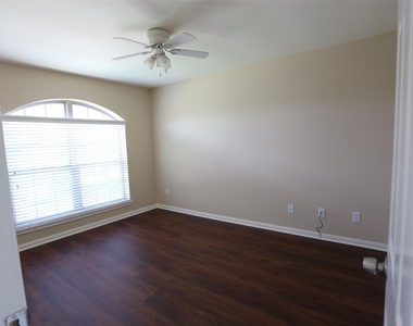 3327 Summerwood Lane - Photo Thumbnail 26