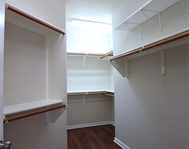 3327 Summerwood Lane - Photo Thumbnail 20