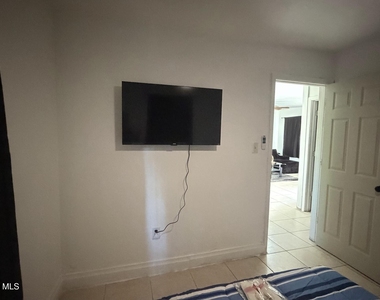 2847 Colbert Circle - Photo Thumbnail 3