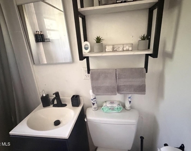 2847 Colbert Circle - Photo Thumbnail 12