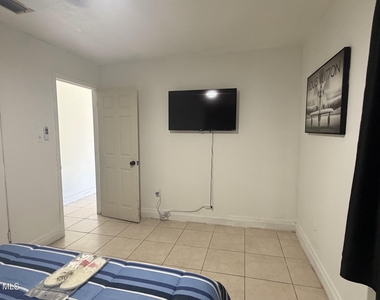 2847 Colbert Circle - Photo Thumbnail 8