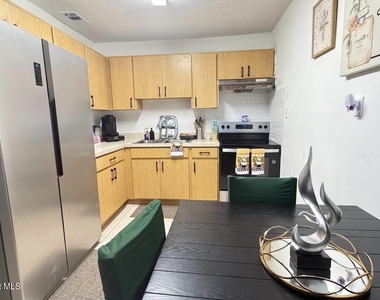 2847 Colbert Circle - Photo Thumbnail 23