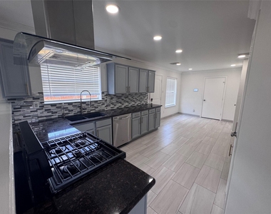 17002 Judyleigh Drive - Photo Thumbnail 10