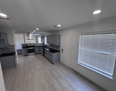 17002 Judyleigh Drive - Photo Thumbnail 9