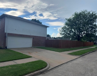 17002 Judyleigh Drive - Photo Thumbnail 4