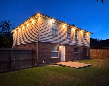 17002 Judyleigh Drive - Photo Thumbnail 3