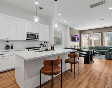 2708 Noble Street - Photo Thumbnail 13