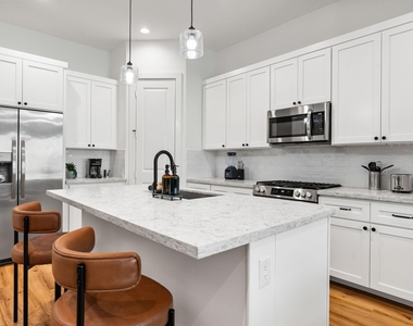 2708 Noble Street - Photo Thumbnail 3