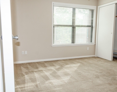 787 Davis Road - Photo Thumbnail 34