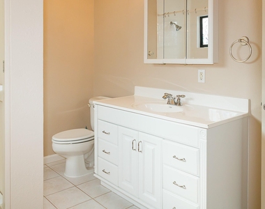 787 Davis Road - Photo Thumbnail 12