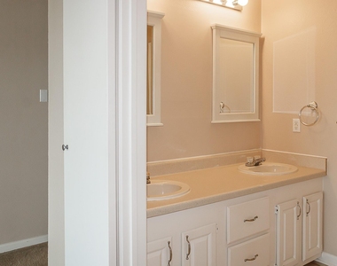 787 Davis Road - Photo Thumbnail 29