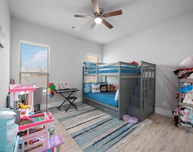 33510 Walnut Xing - Photo Thumbnail 21