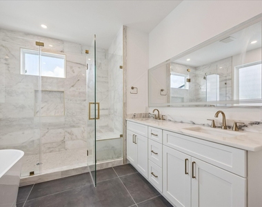 1034 W 17th St Street - Photo Thumbnail 20