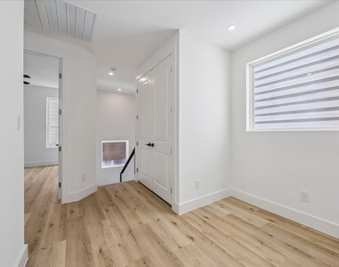 1034 W 17th St Street - Photo Thumbnail 14