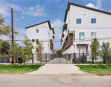 1034 W 17th St Street - Photo Thumbnail 25