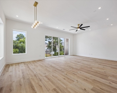 1034 W 17th St Street - Photo Thumbnail 10