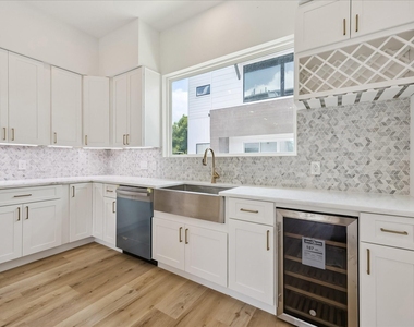 1034 W 17th St Street - Photo Thumbnail 2