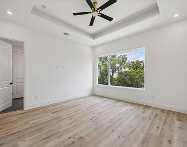 1034 W 17th St Street - Photo Thumbnail 19