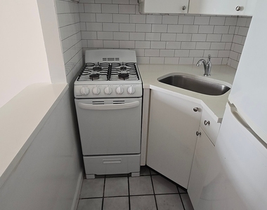 East 83 Street - Photo Thumbnail 2
