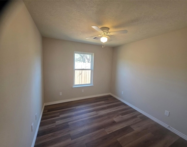 9831 Pelsey Street - Photo Thumbnail 6