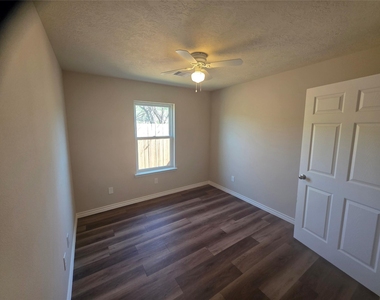 9831 Pelsey Street - Photo Thumbnail 4