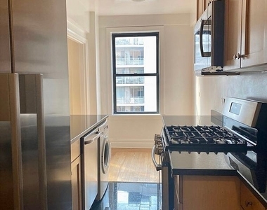East 68 Street - Photo Thumbnail 1