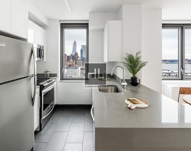 West 57th Street - Photo Thumbnail 2