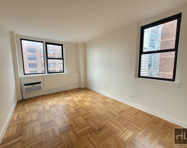 East 79th Street - Photo Thumbnail 2
