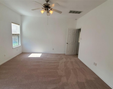 2814 Silver Point Lane - Photo Thumbnail 10