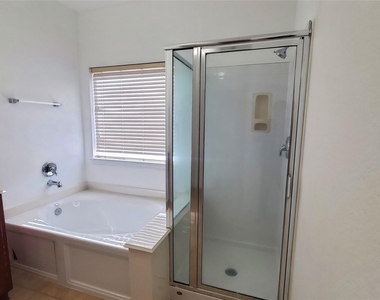 2814 Silver Point Lane - Photo Thumbnail 9