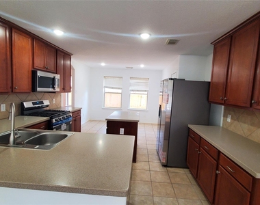2814 Silver Point Lane - Photo Thumbnail 4