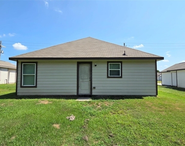 356 Road 5138 - Photo Thumbnail 2